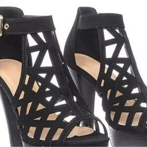 Black Heels with Intricate Cut-Out Design and Sturdy Heel